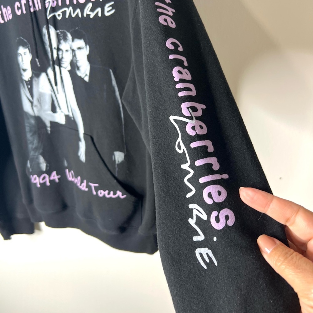 Cranberries 1994 World Tour Black Hoodie Y2K Grunge SZ M EUC - Picture 3 of 6